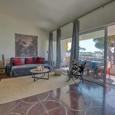 With Pool And Tennis Courts In Apartmán *