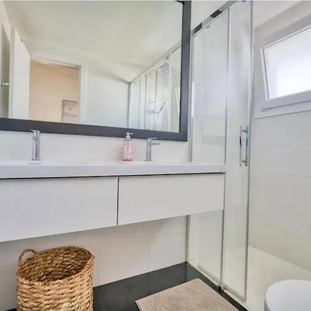 Apartment With Pool And Tennis Courts In